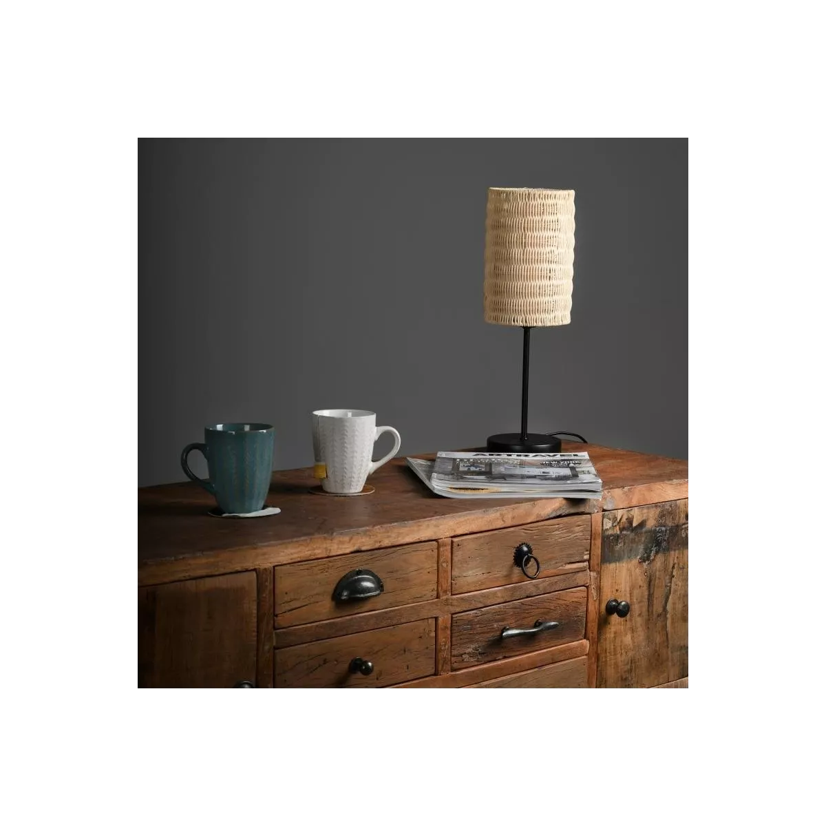 Lampe en rotin et pied en métal noir H.40 cm