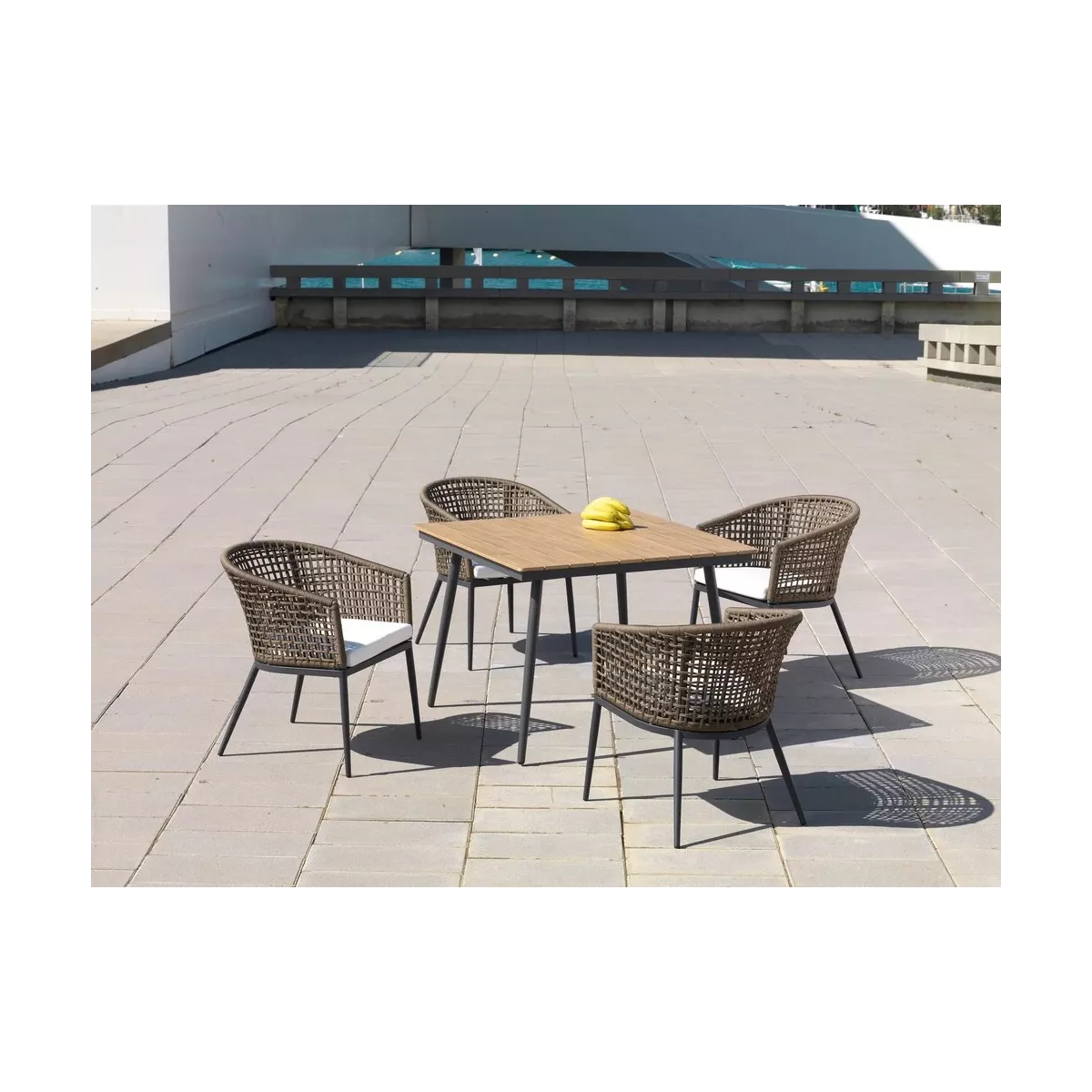 Table Roma 100x100