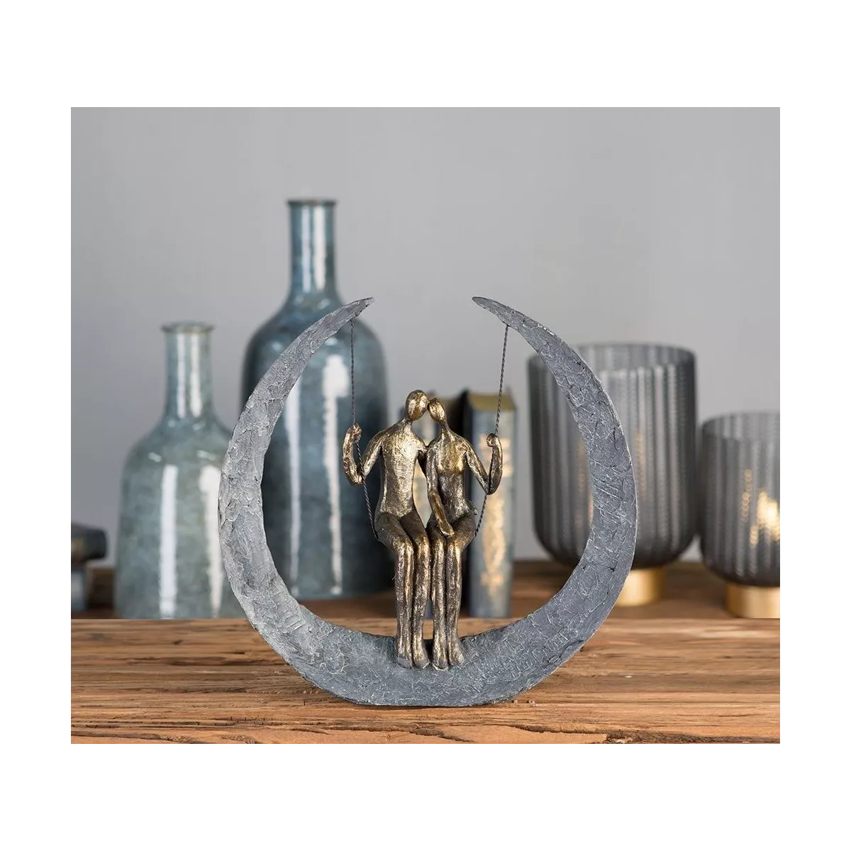 Sculpture couple sur balancoire H.30cm
