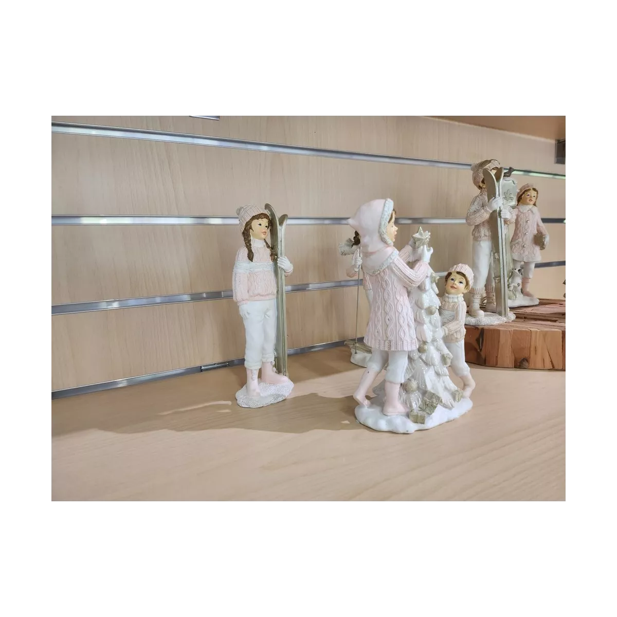 Ensemble 3 Figurines Filles et Garçon au ski Rose