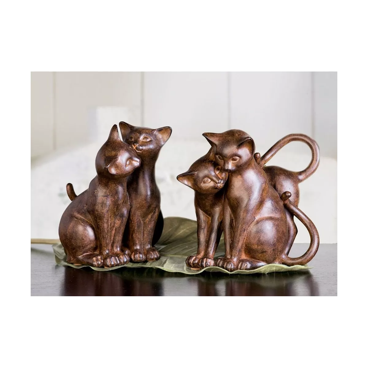 Chats enlacés