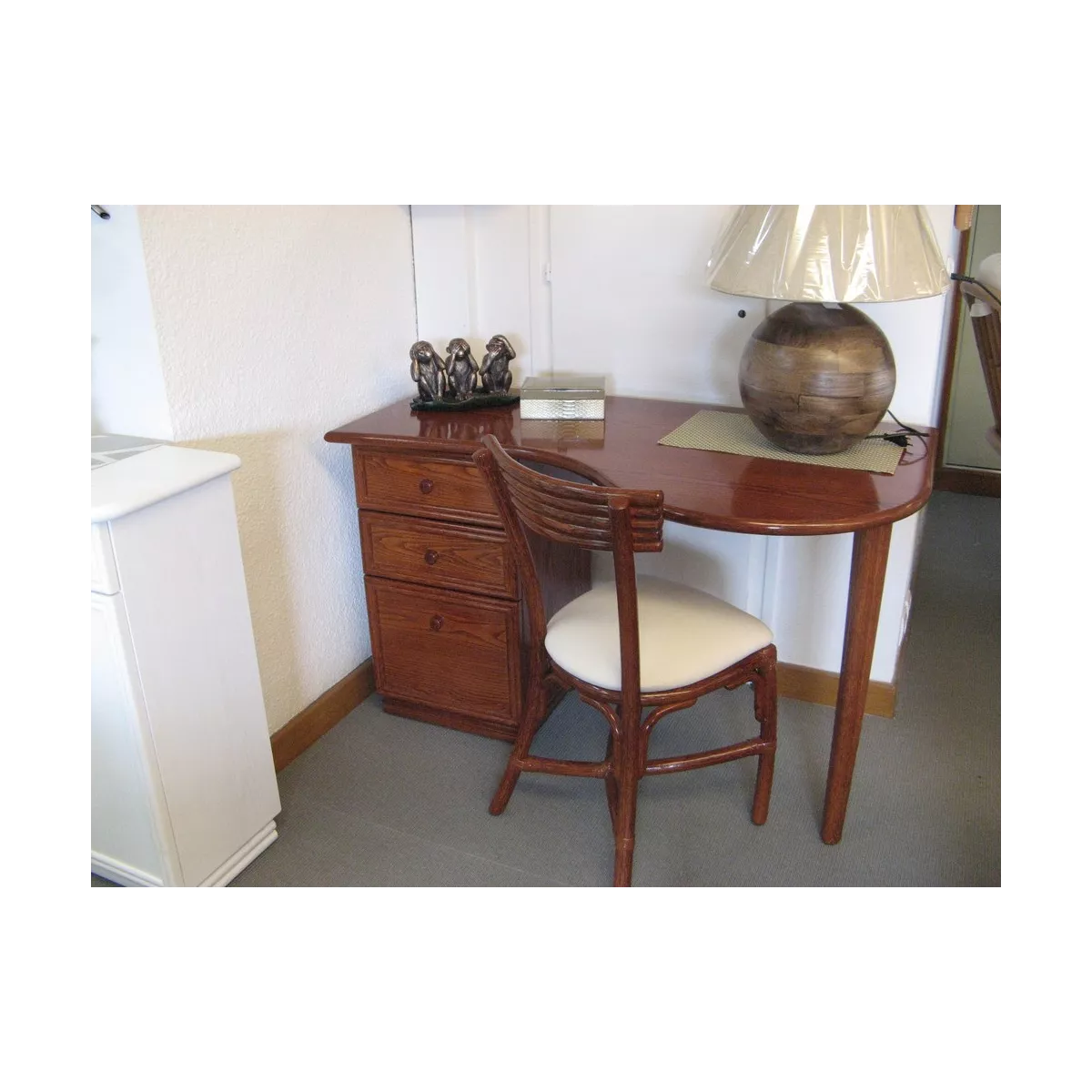 Bureau Kos Cognac