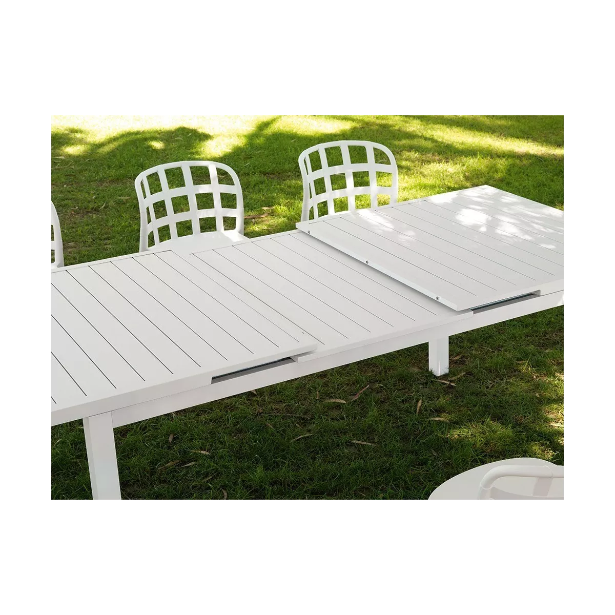 Table Nerja 180/240 en Aluminium blanc avec allonge