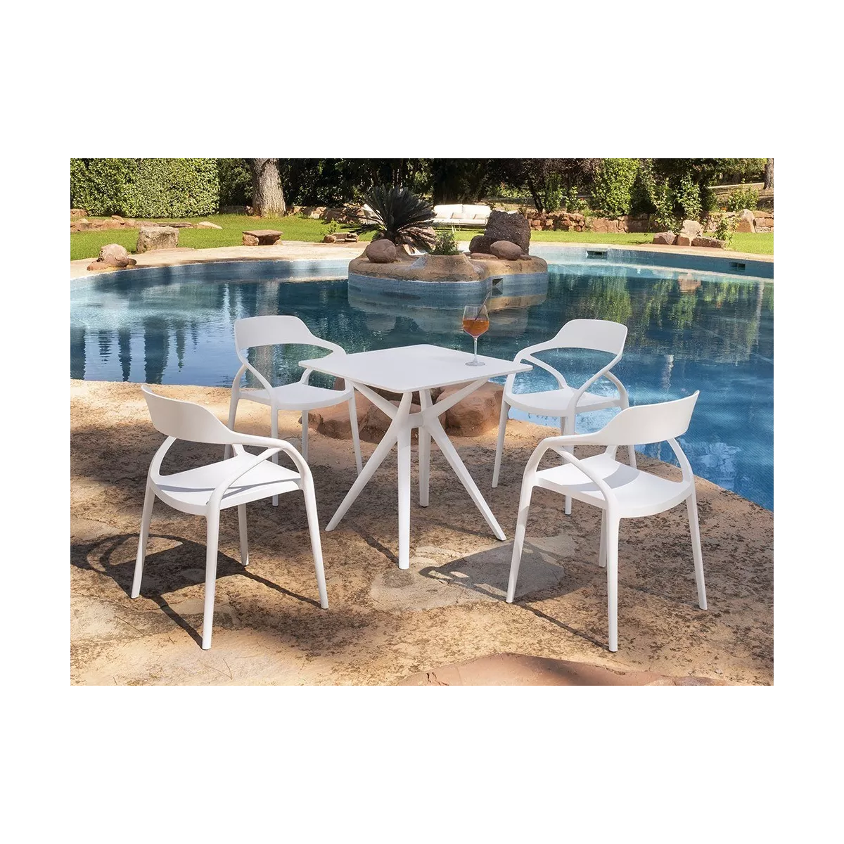 Table Olivia 70x70 en Résine Blanche spécial extérieur