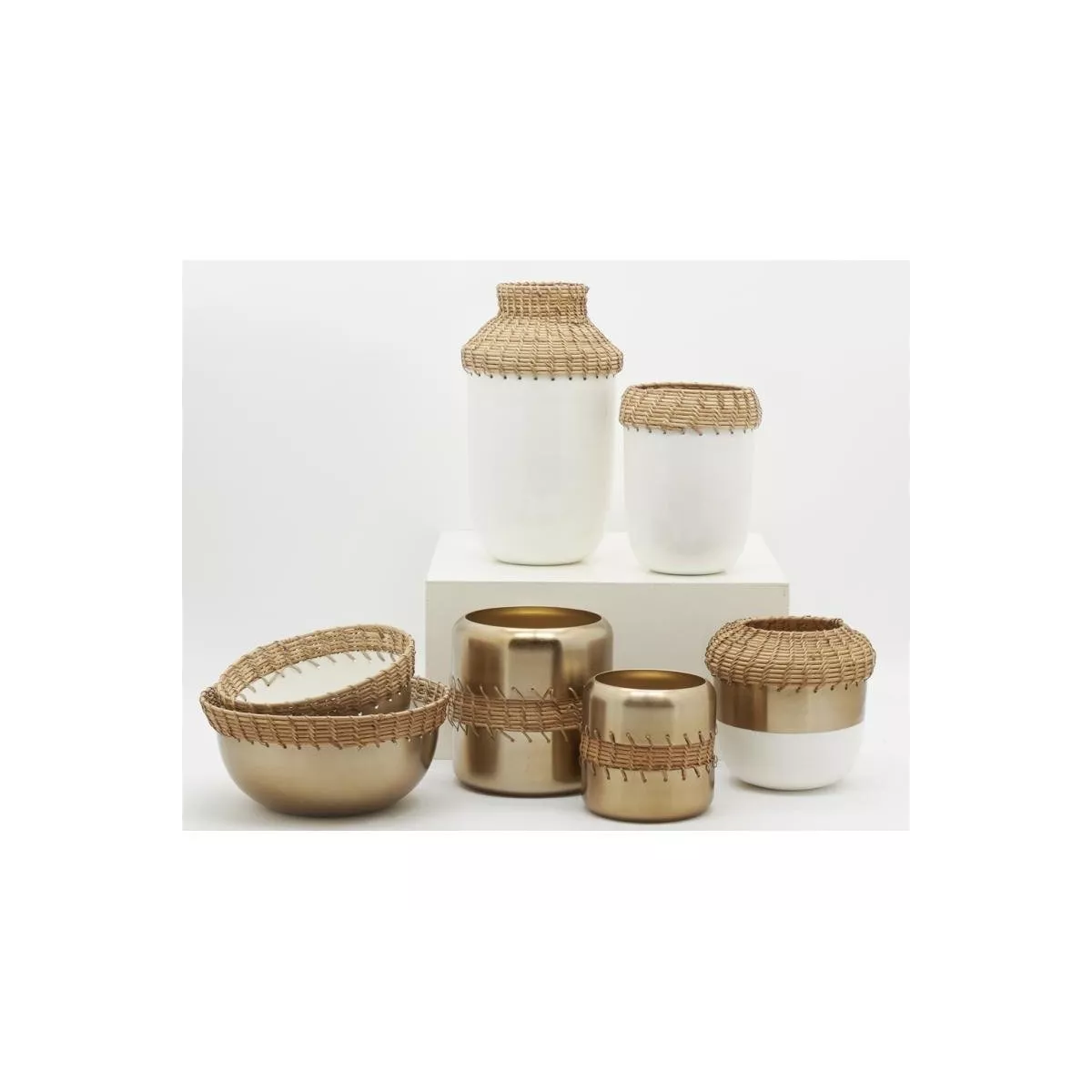 Vase Métal blanc et rotin