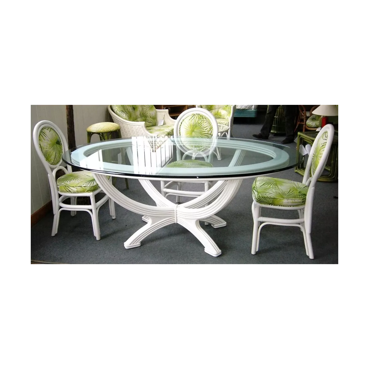 Table Nui Ovale en verre à partir de