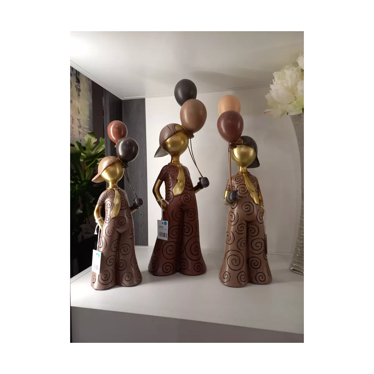 Statue Jeune avec des ballons  H.33cm
