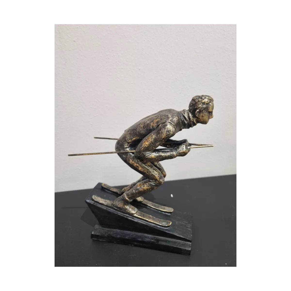 Sculpture Skieur Tout Schuss