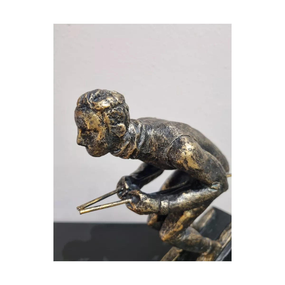 Sculpture Skieur Tout Schuss