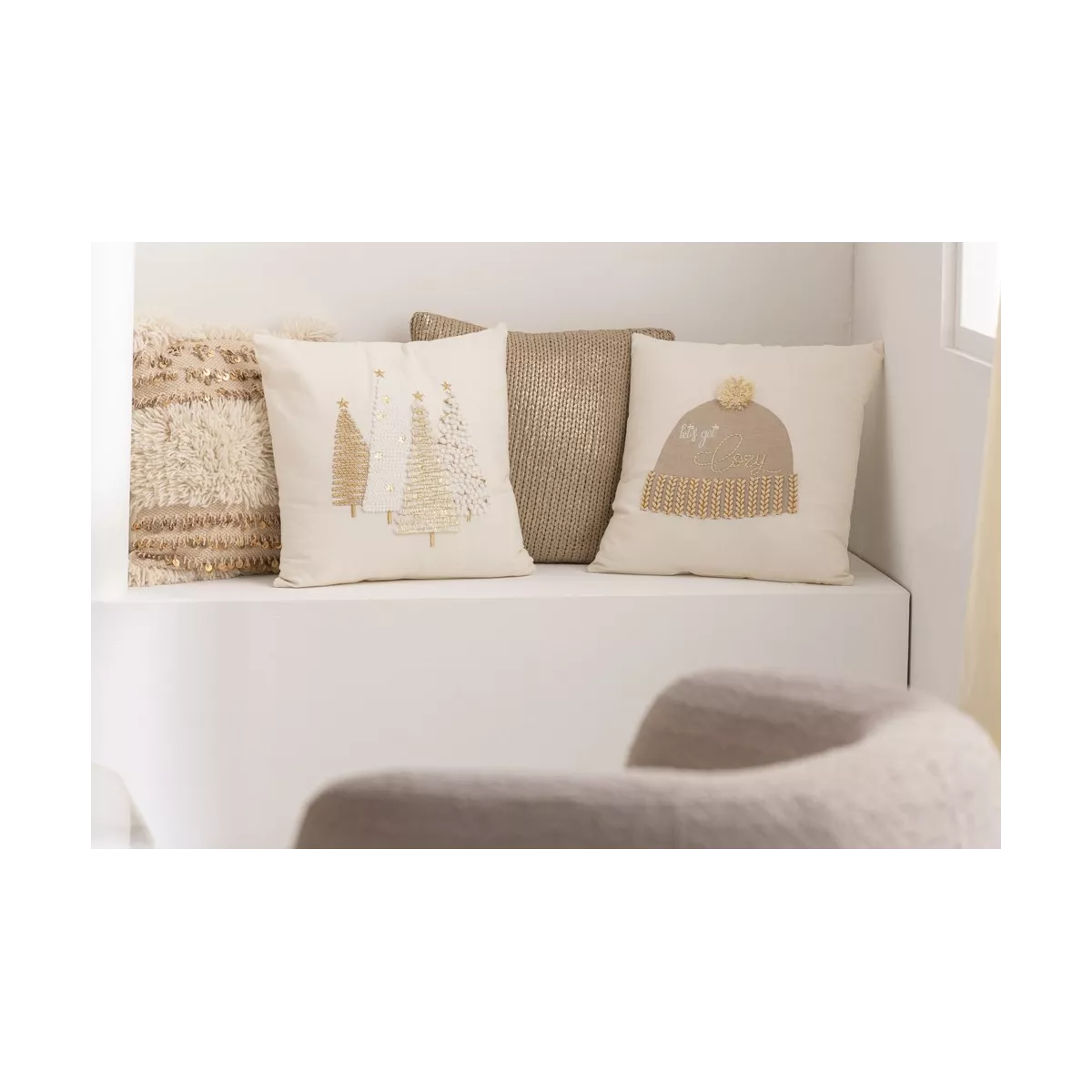 Coussin Brodé Bonnet
