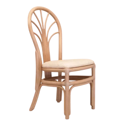 chaise en rotin et ligatures en cuir coloris noisette