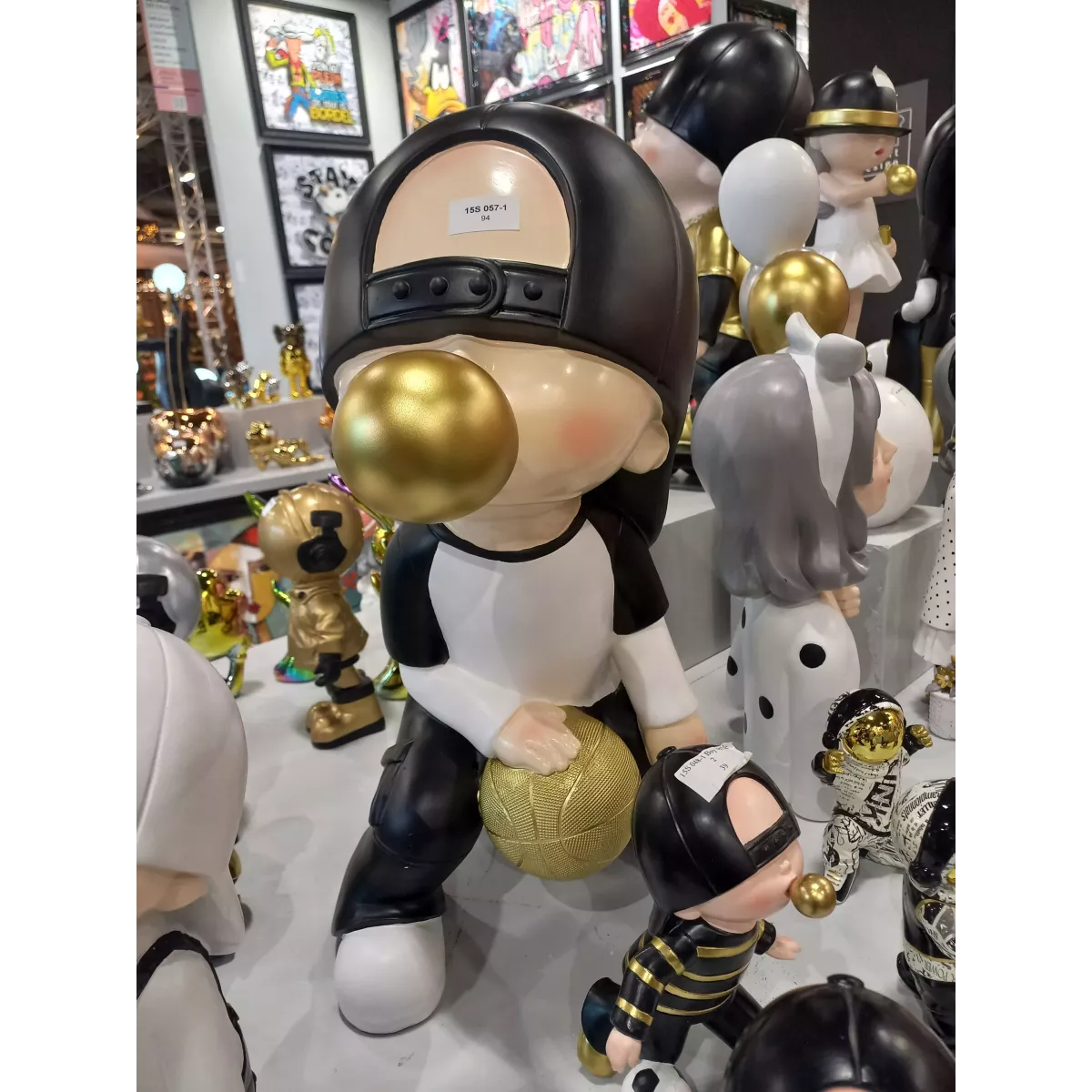 Statue Basketteur Street Casquette Noire H.63cm