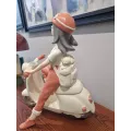 Statue Fille sur  Scooter h50cm