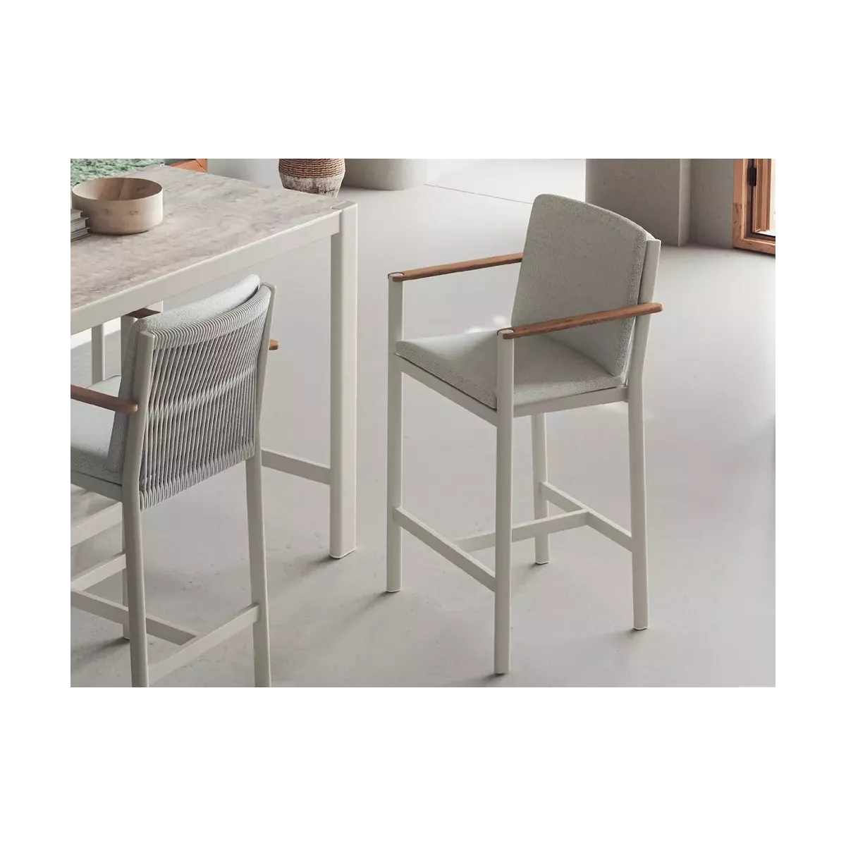 Ensemble Mange Debout  + 4 Tabourets de Bar Patmos