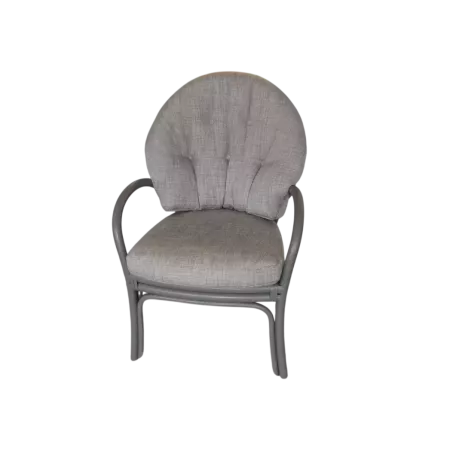 fauteuil en rotin de jeux en café