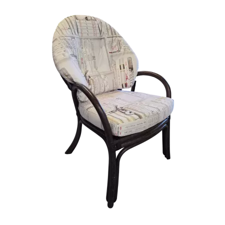 fauteuil en rotin de jeux en café