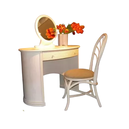 BUREAU EN ROTIN