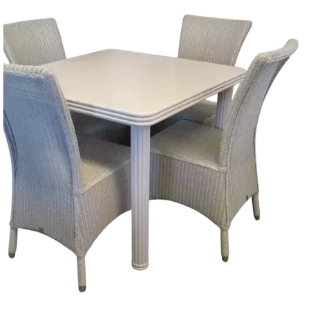 TABLE EN ROTIN
