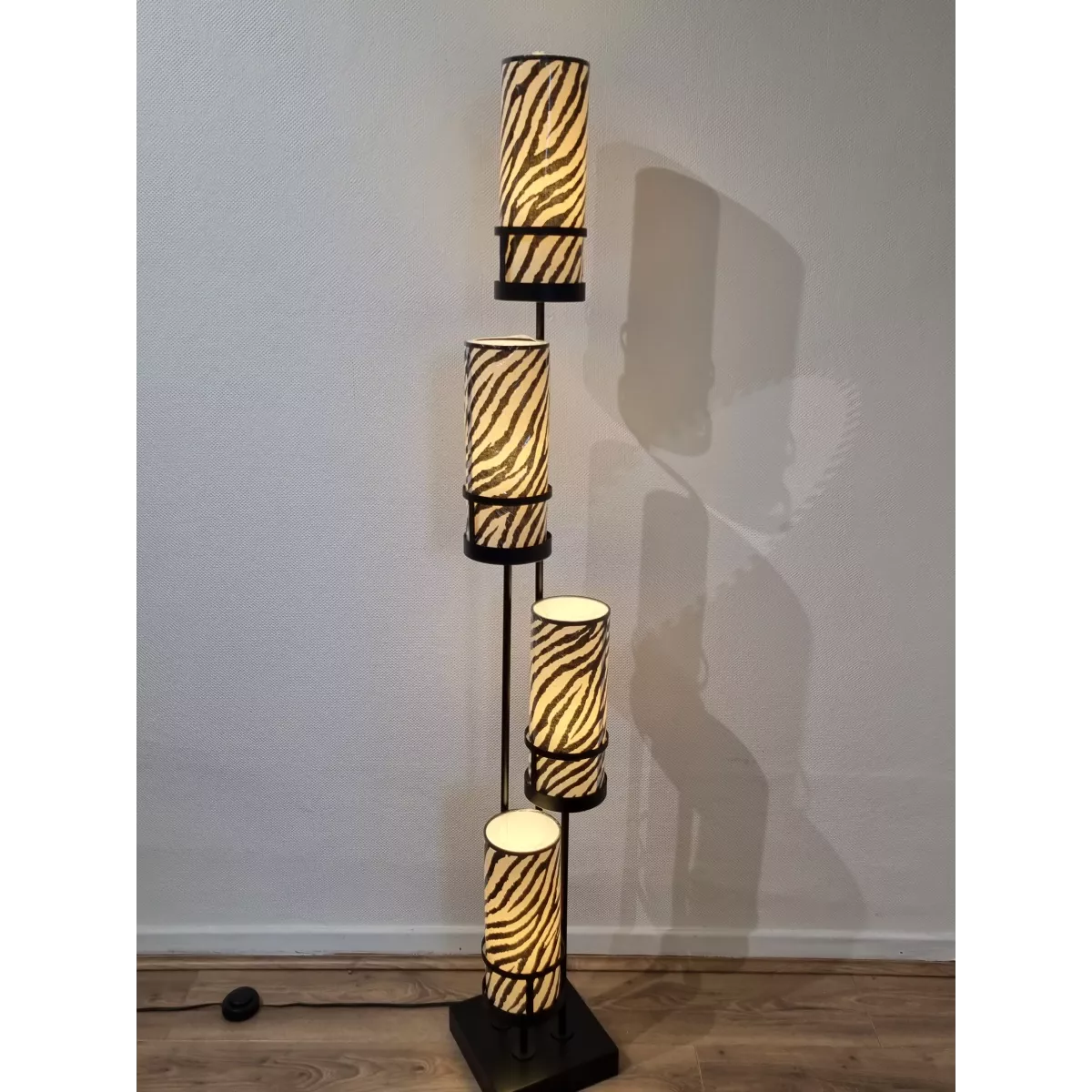 Lampadaire Sixt Flam H160 Zèbre