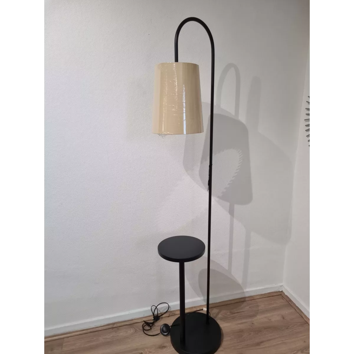 Lampadaire avec Tablette Benton