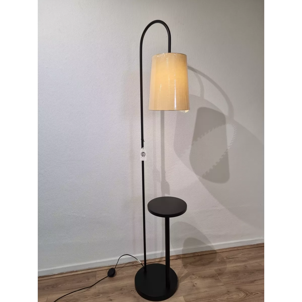 Lampadaire avec Tablette Benton
