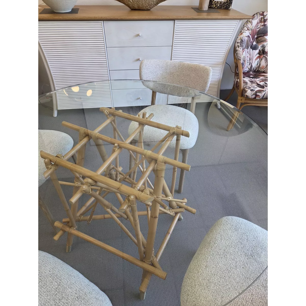 Table en rotin Mikado et verre 120cm