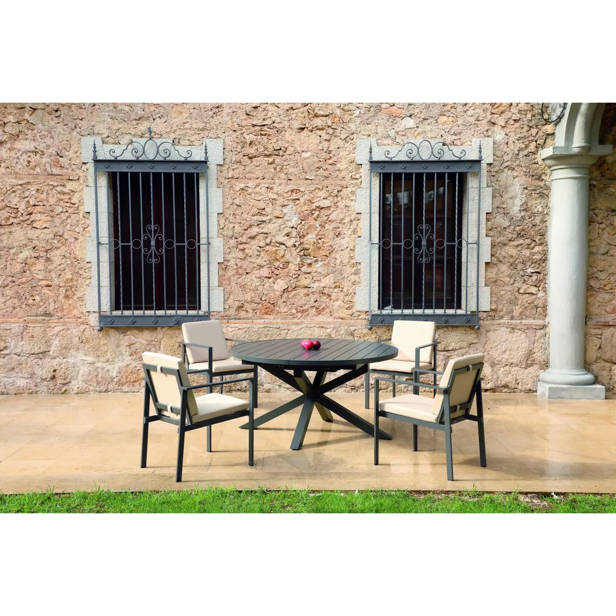 Table Porto Ronde 145 en Aluminium Anthracite avec allonge