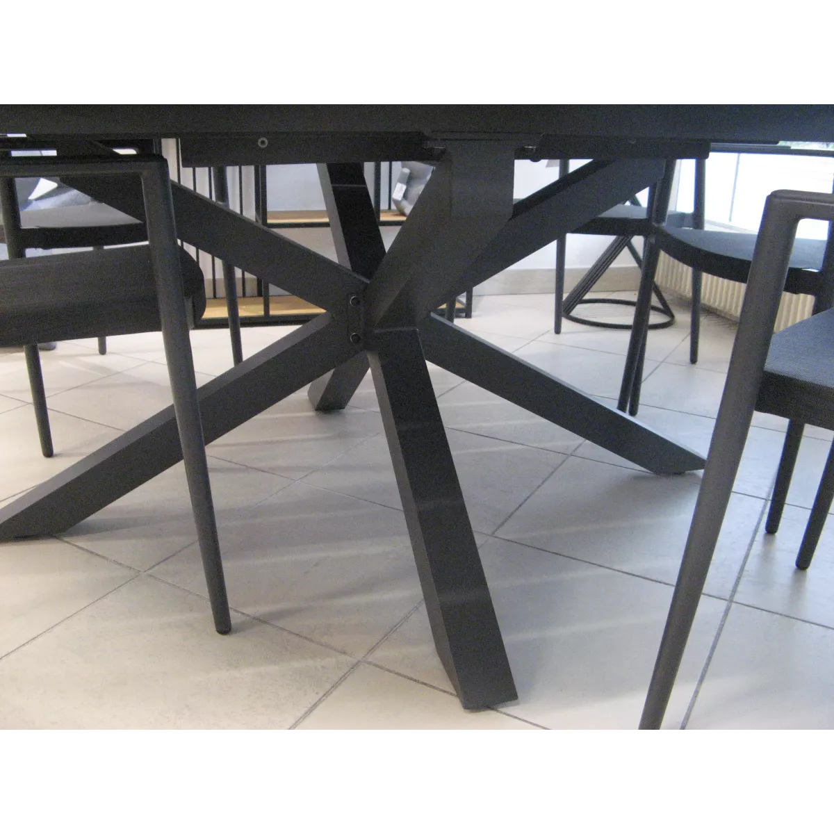 Table Porto Ronde 145 en Aluminium Anthracite avec allonge