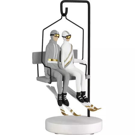 sculpture skieur sur un télésiège