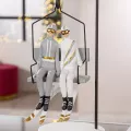Sculpture Skieurs sur un télésiège H.34cm
