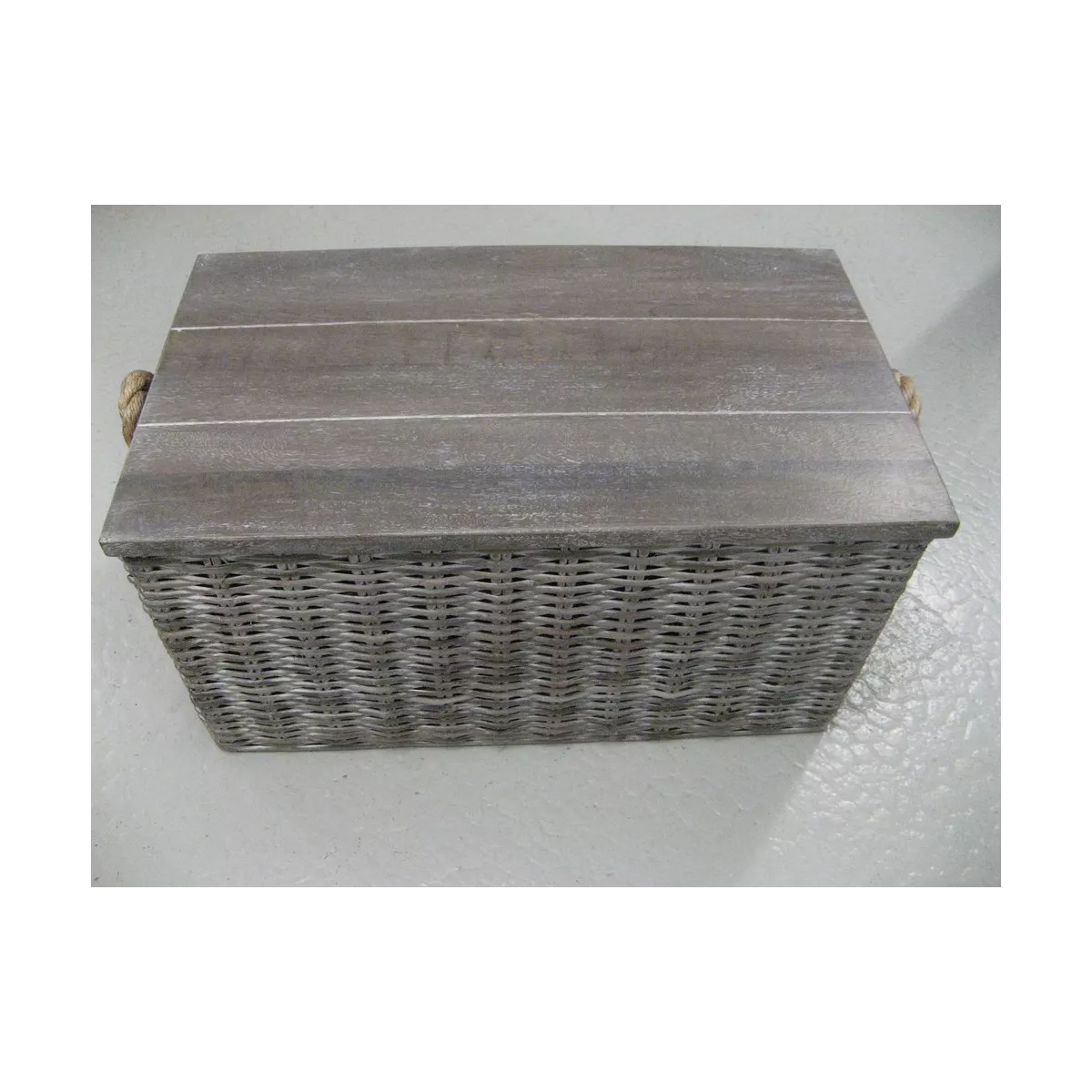 Malle rotin et couvercle bois 76x47