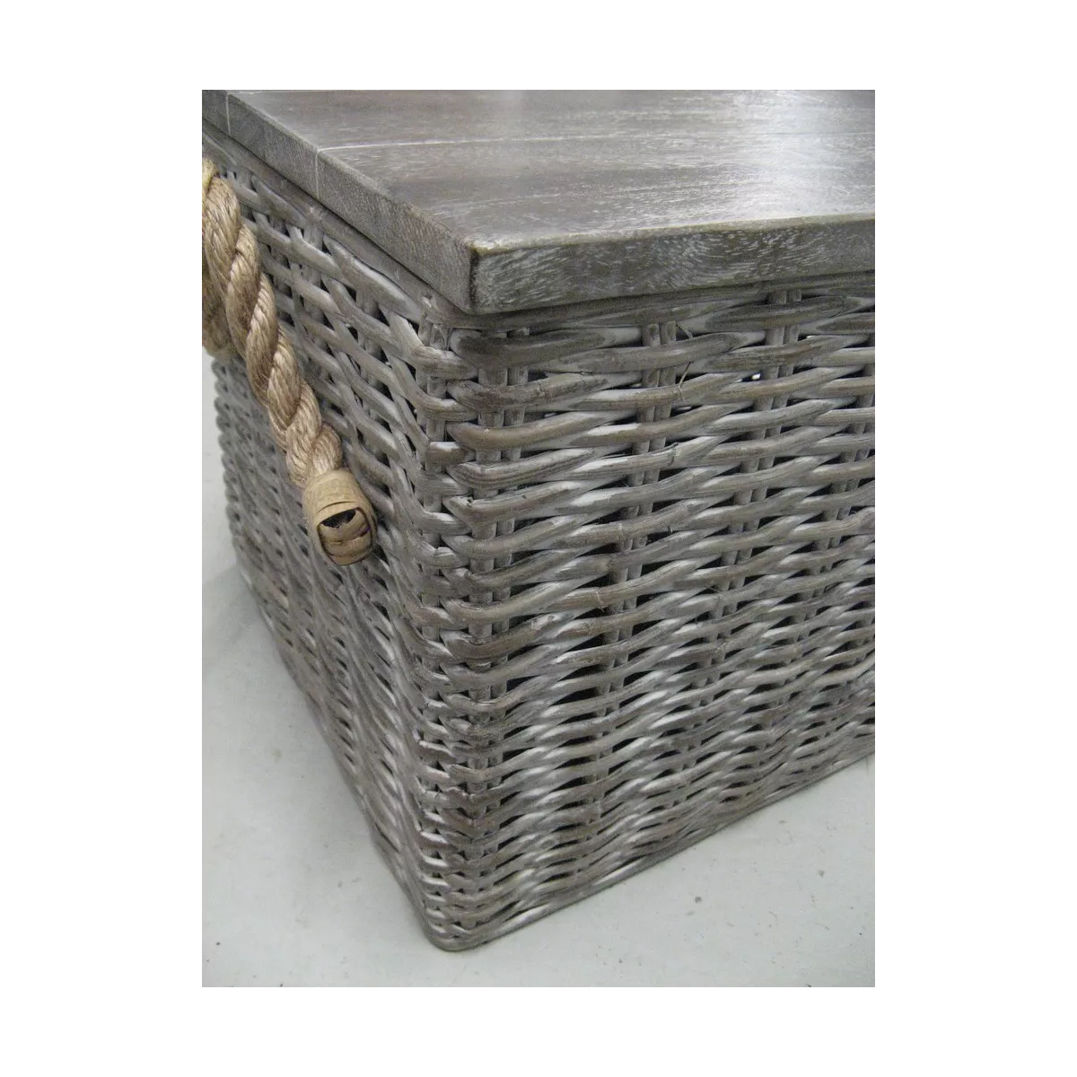 Malle rotin et couvercle bois 76x47
