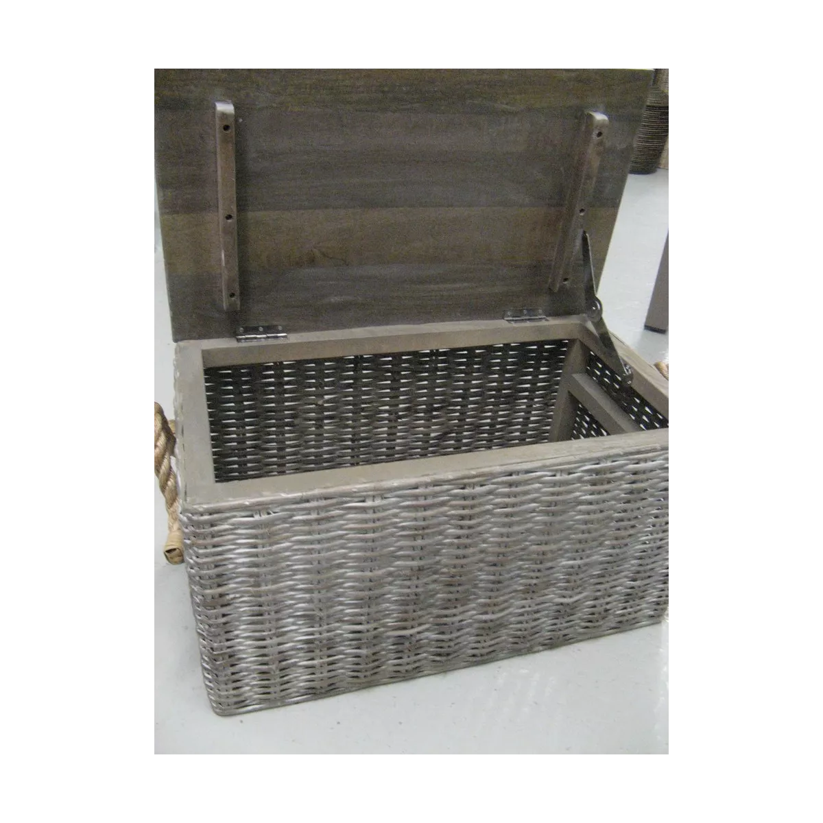 Malle rotin et couvercle bois 76x47