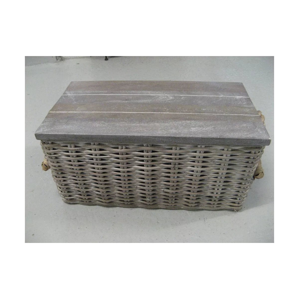 Malle rotin et couvercle bois 49x26