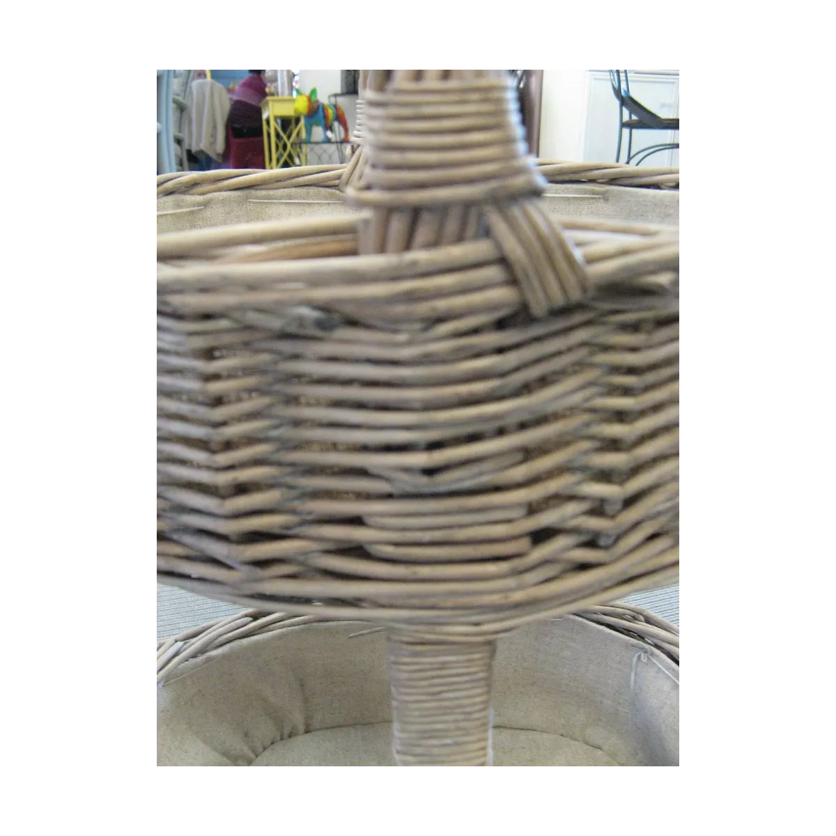 Présentoir en osier gris et jute