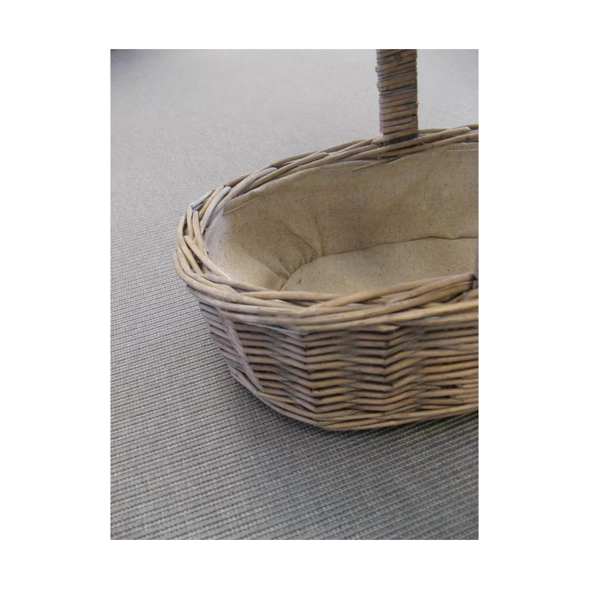 Présentoir en osier gris et jute