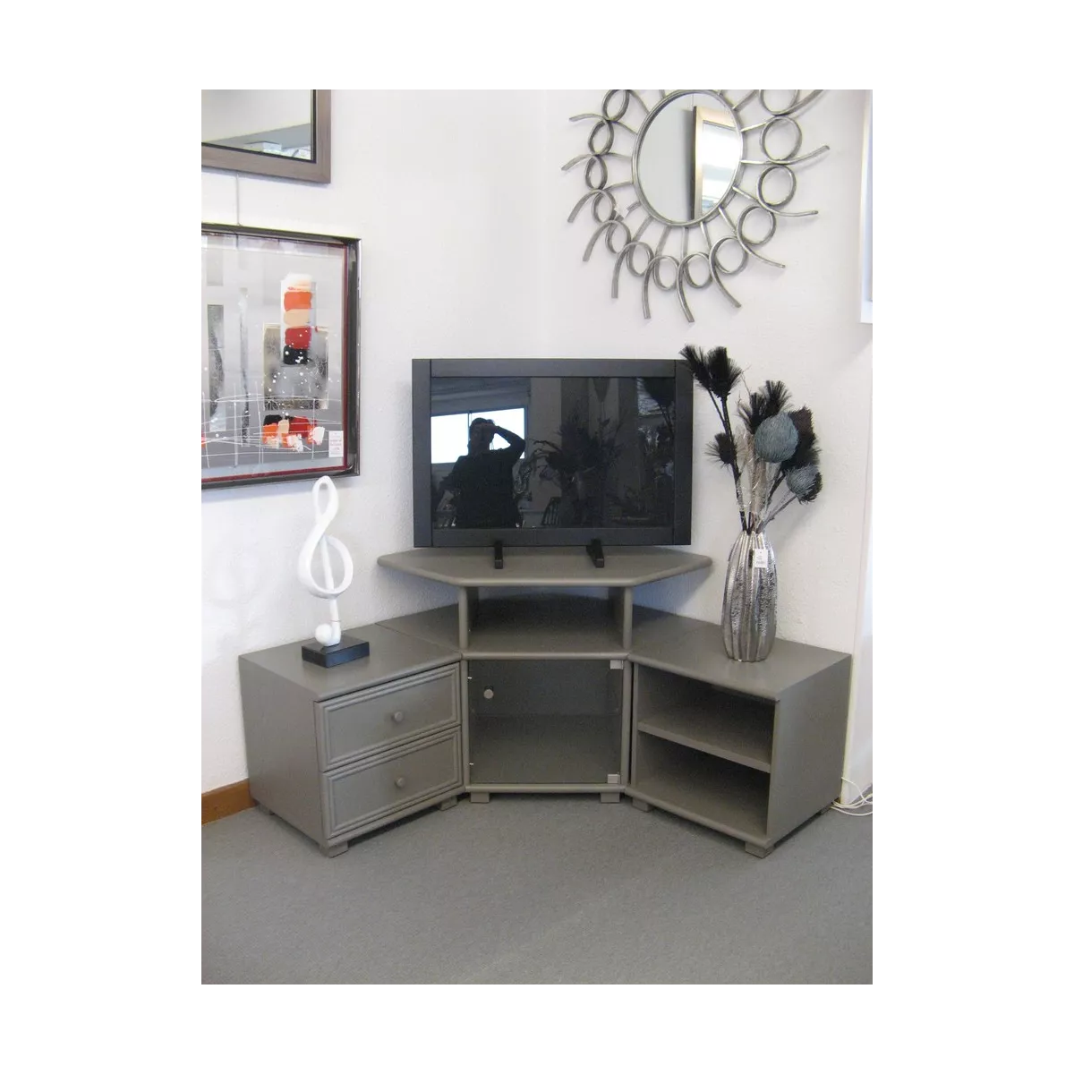 Composable TV Angle Taupe