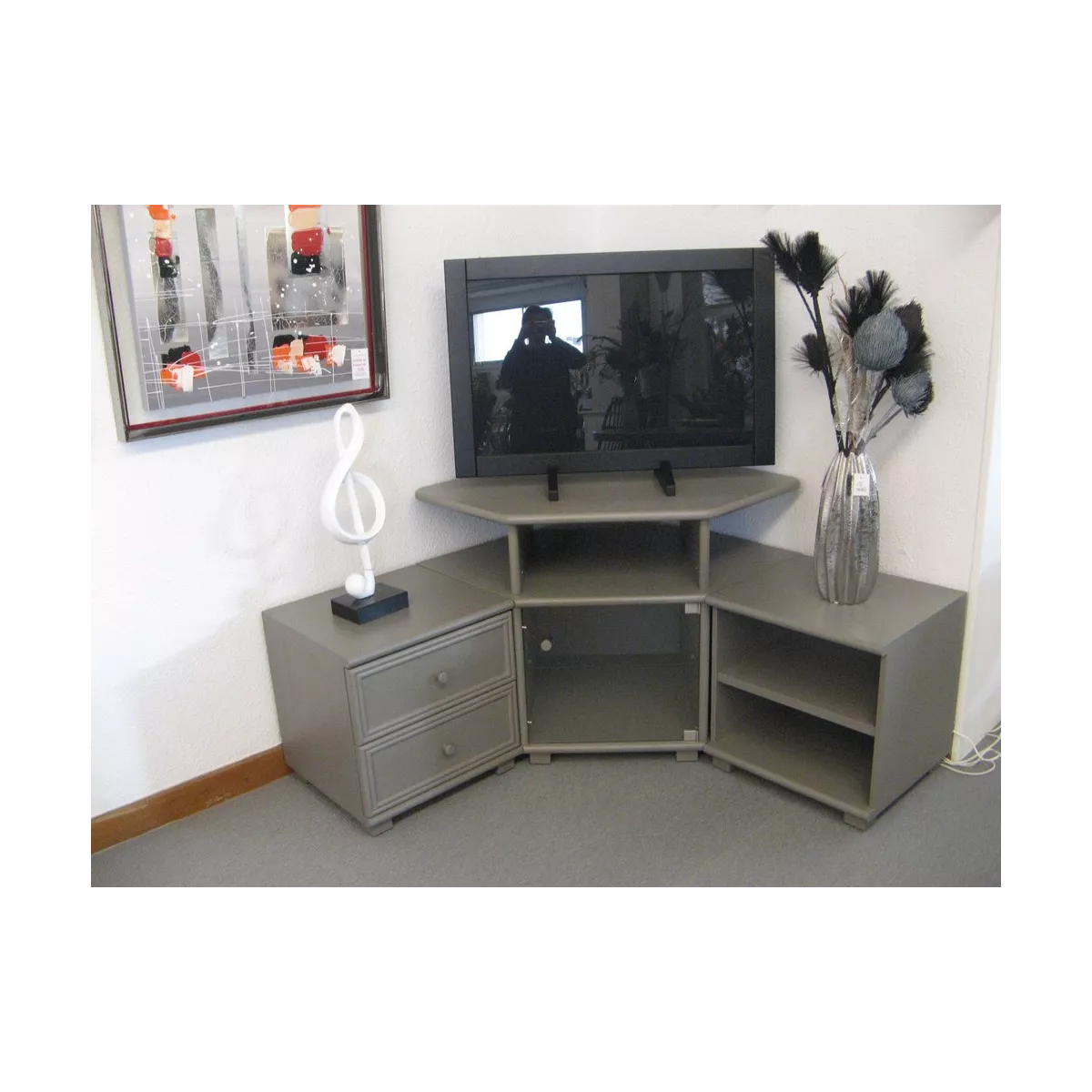 Composable TV Angle Taupe