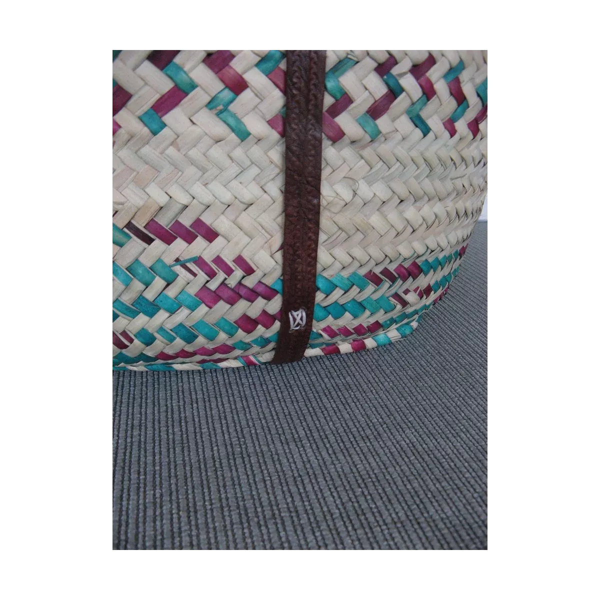 Cabas en palmier coloré avec anses en cuir
