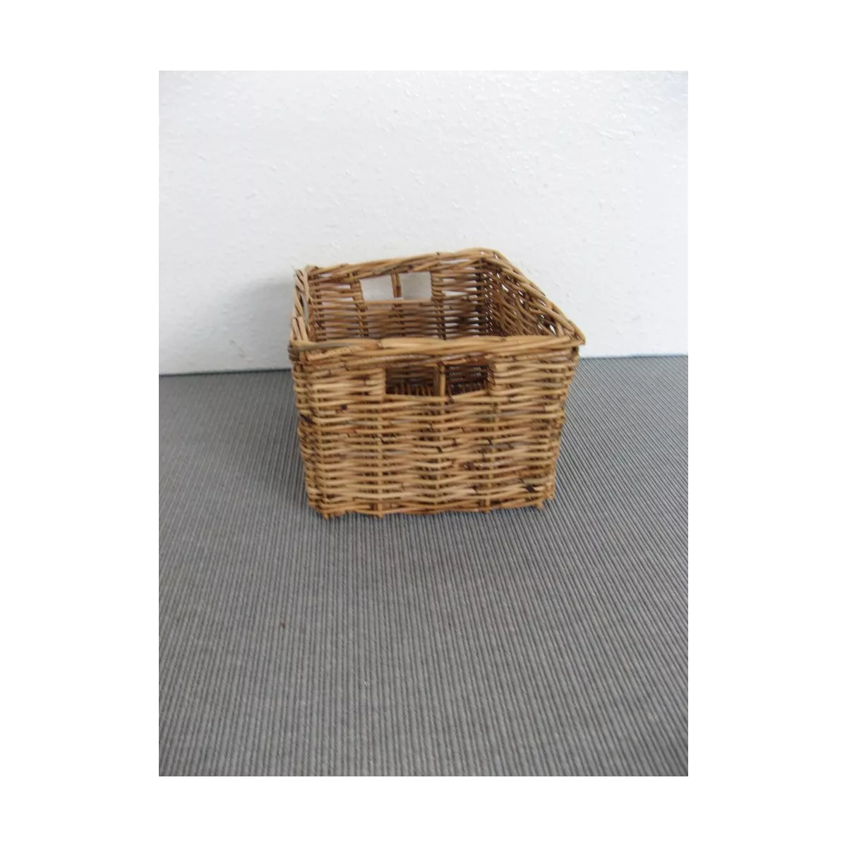 Casier Rotin Pullut  28x21