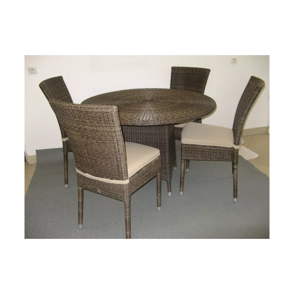 Table Diamètre 110 cm Résine poivre