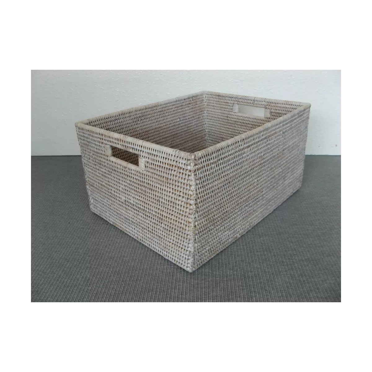 Casier Rotin Patiné Blanc 34x26