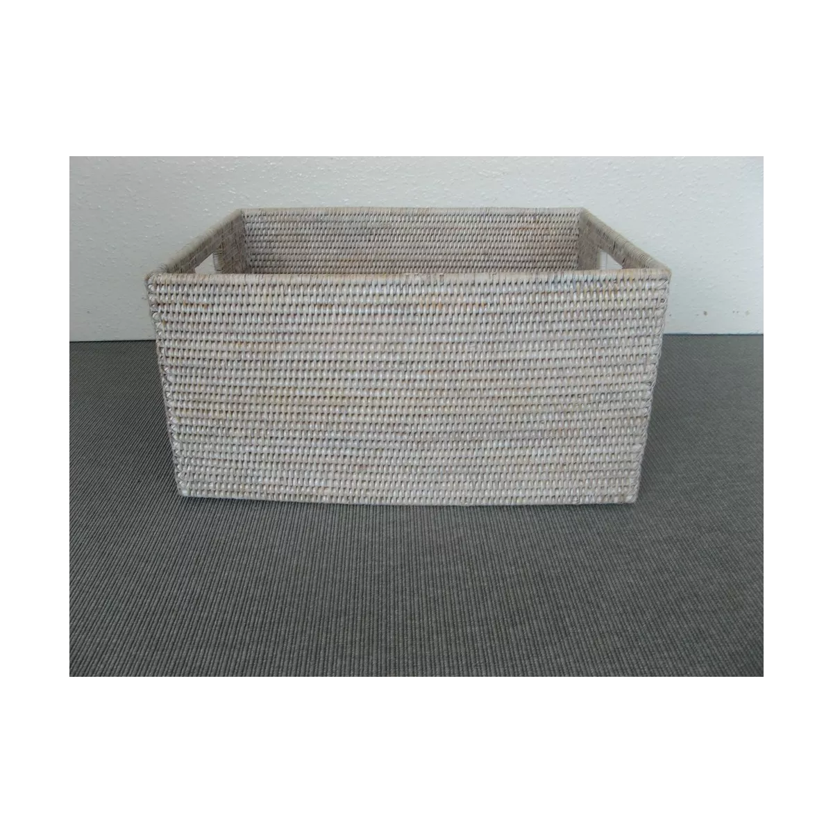 Casier Rotin Patiné Blanc 34x26