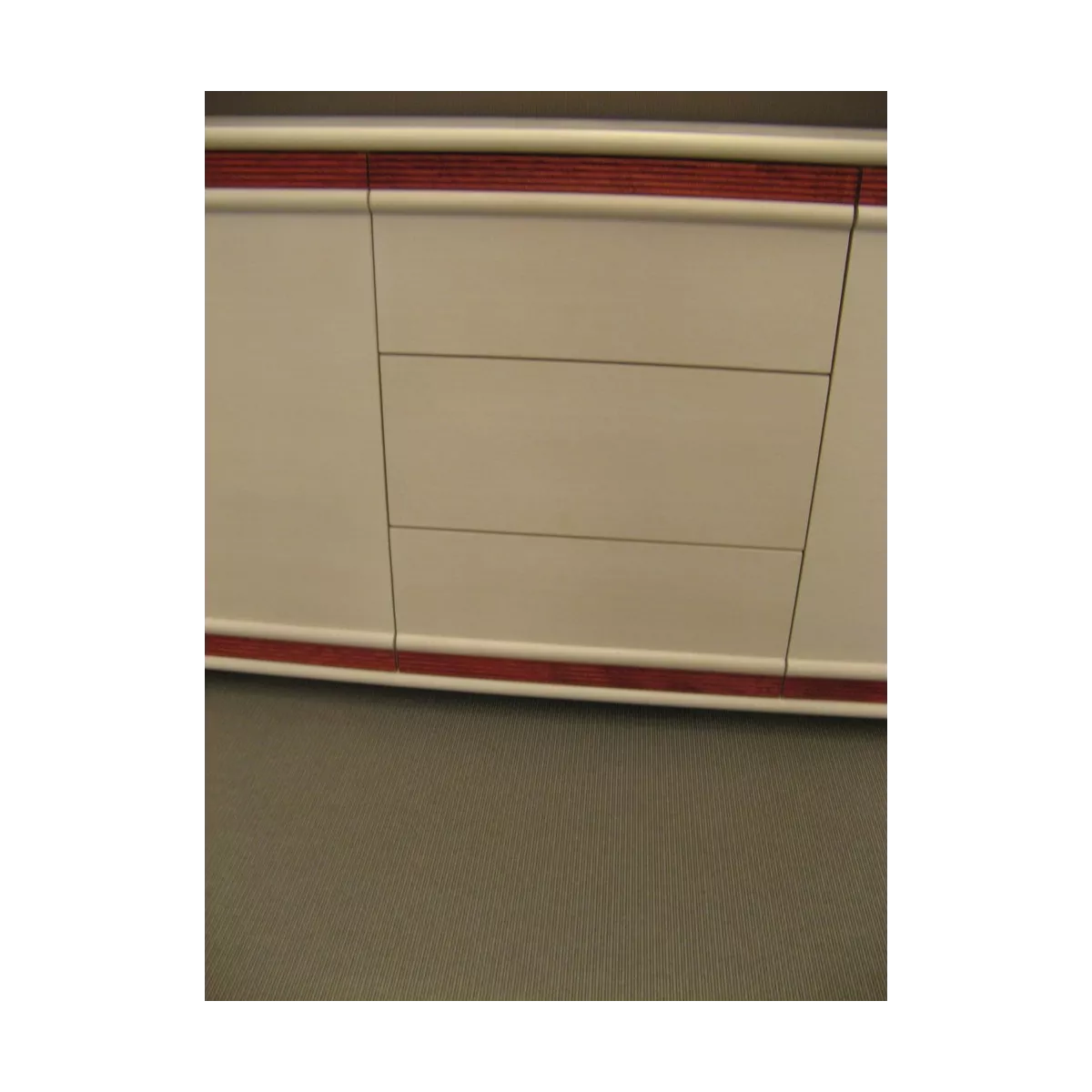 Bahut Sendaï Blanc et Groseille
