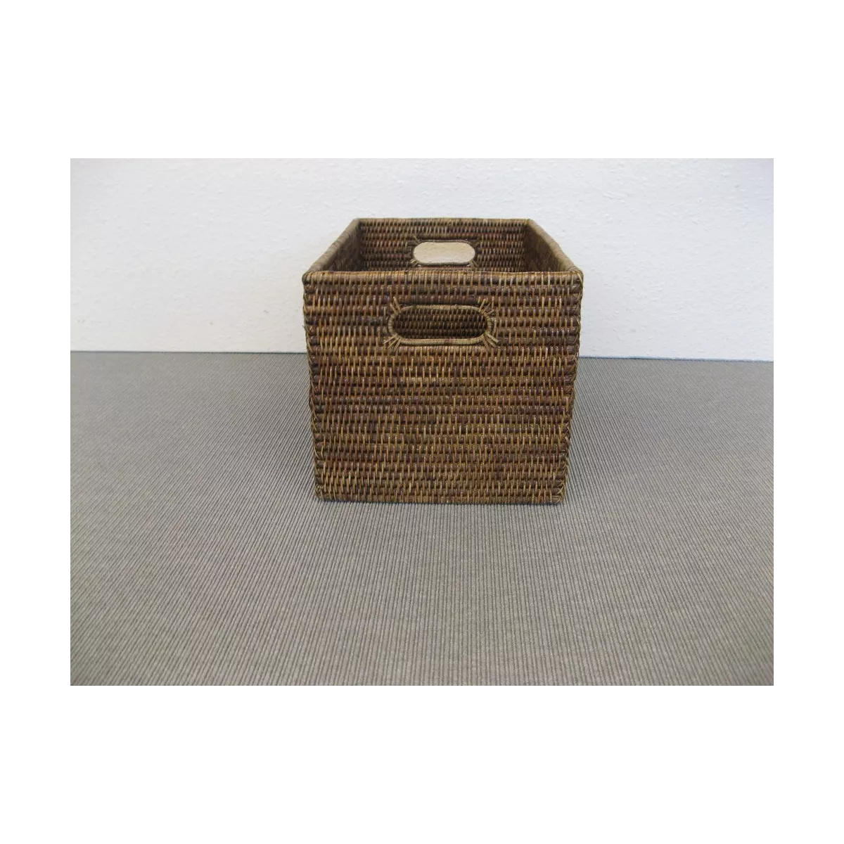 Casier Rotin Patiné Antique  38x30