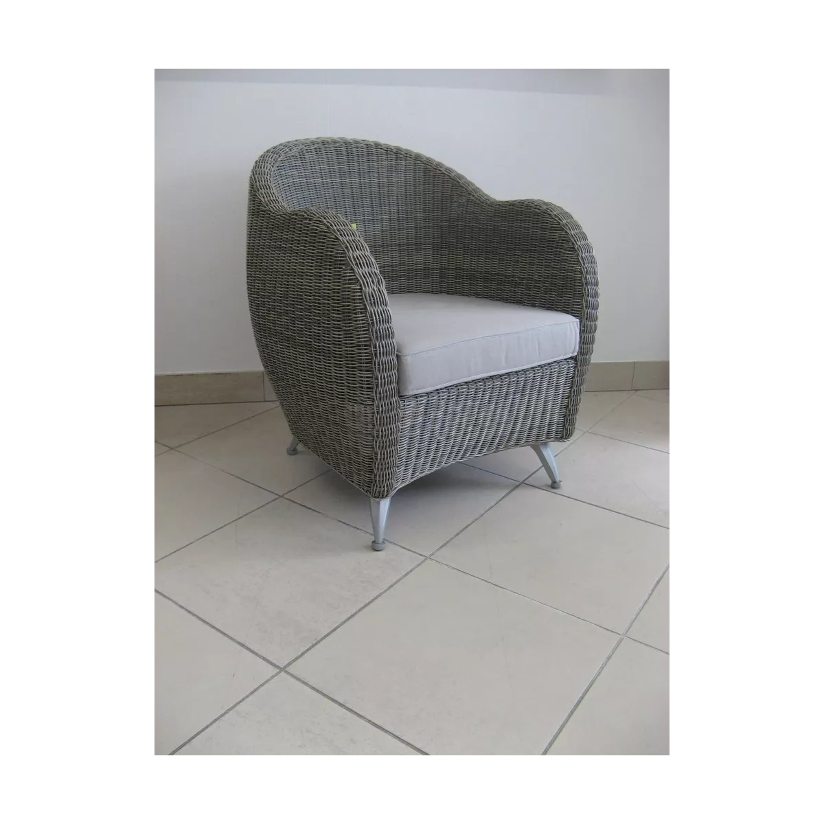 Salon Résine Moski Gris : Canapé 2 Places + 2 Fauteuils + 1 Table Basse