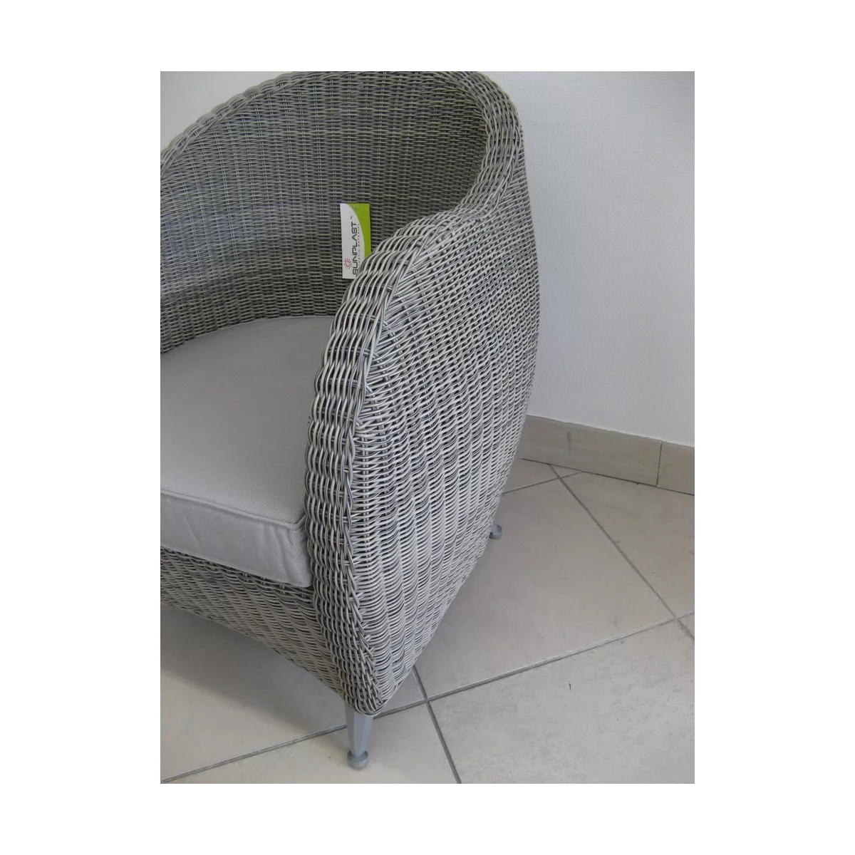 Salon Résine Moski Gris : Canapé 2 Places + 2 Fauteuils + 1 Table Basse