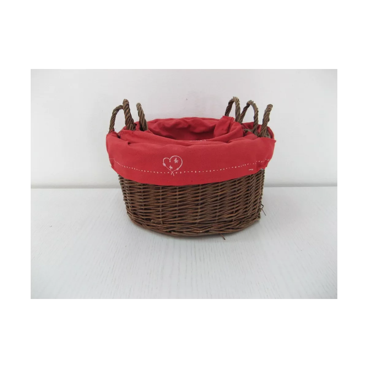 Corbeille osier avec tissus rouge 30x30