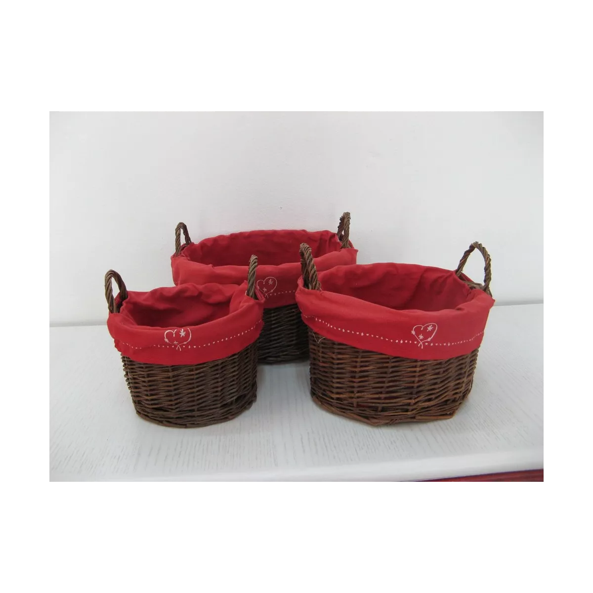 Corbeille osier avec tissus rouge 30x30