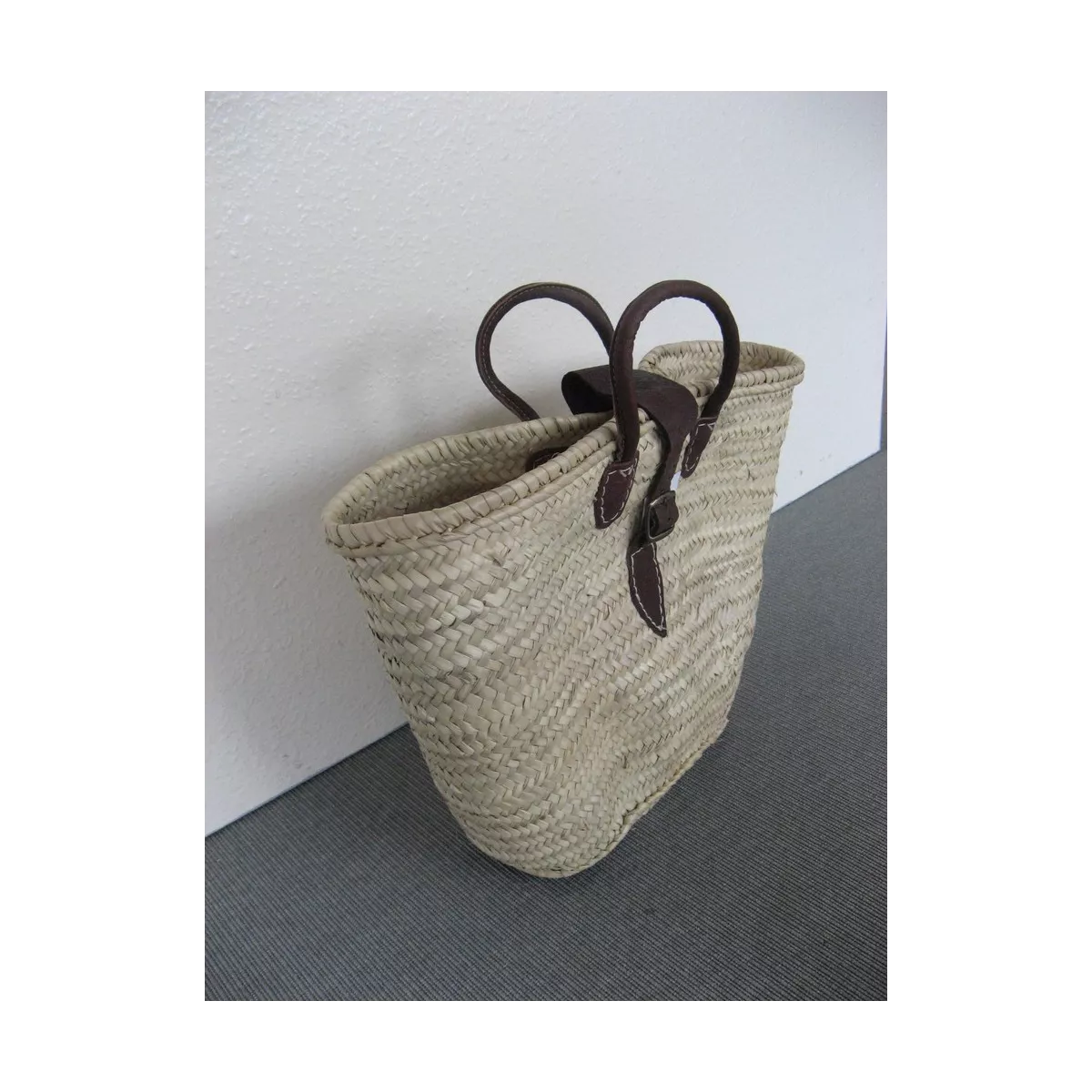 Cabas en palmier avec anses et fermeture en cuir